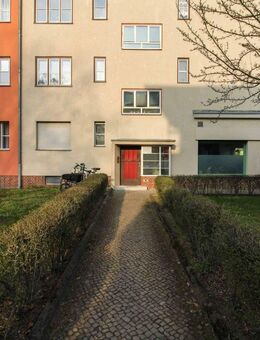 Vermietet: Gepflegte 2-Zimmer-ETW mit Balkon und Kellerabteil im Kissingenviertel (Denkmalschutz) - Berlin