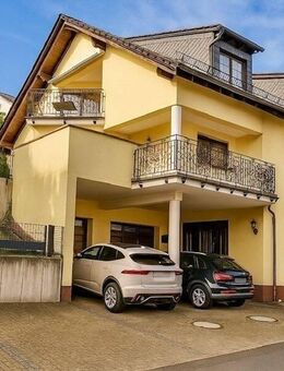 Gehobenes Zwei- bis Dreifamilienhaus mit 4 Stellplätzen & Doppelgarage im Neubaugebiet - Wächtersbach