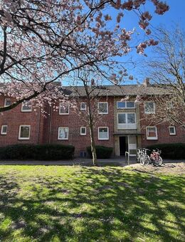 Hübsche 3-Zimmer-Wohnung mit Küchenzeile und Wannenbad - Rendsburg