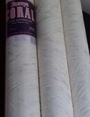 Vinyl-Tapetenrolle der Fa. Storeys Decor in cremefarbig in 22457