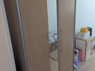Kleiderschrank 3-türig, Farbe: Buche - München