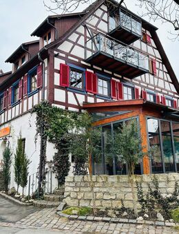 Gepflegtes Renoviertes Fachwerkhaus mit fünf Wohneinheiten und Restaurant - Münsingen