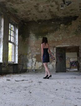 Attraktive Endfünfzigerin mit Ausstrahlung bietet Mitwirkung an seriösen Shooting-Projekten - Rathenow