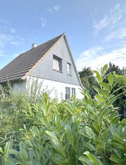 Flensburg: Attraktives Einfamilienhaus in zentraler Stadtlage - Sonniges Grundstück & Doppelcarport - Flensburg