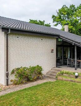 Architektonisches Wohnerlebnis: Großes Einfamilienhaus mit Gartenidylle - Oldenburg