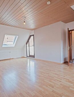 3-Zimmer Dachgeschosswohnung mit Balkon und Dachterrasse! - Stuttgart, Heumaden - Stuttgart
