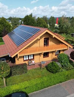 **Einmalig in Jaderberg** Einzigartiges Holzhaus mit grünem Grundstück und direkter Lage am Wasser - Jade