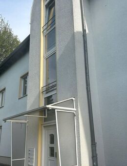 Ländlich gelegene Wohnung mit Balkon, Küche und Carport! - Leuna