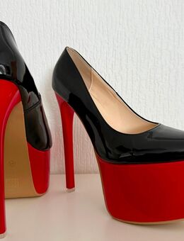 Rote schwarze Plateau Pumps High-Heels 18 cm Absatz Gr 43 Neu - Kassel