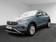 VW T-Roc, 1.5 l TSI Life OPF FLA KlimaA, Jahr 2022 - Rellingen