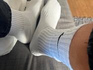 M25 verkauft Nike Socken - Hamburg Altstadt