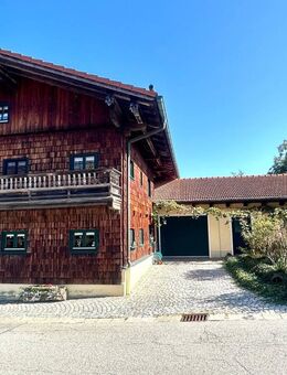 Holzhaus-Romantik - zukunftsfähige Rarität mit Option auf Praxis bzw. Wohnraum im Anbau - Aldersbach