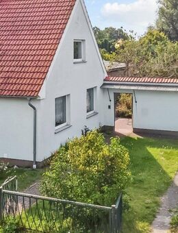 Doppelhaushälfte und Anbau zur Ferienvermietung mit viel Potenzial an der Ostsee - in Barth - Barth