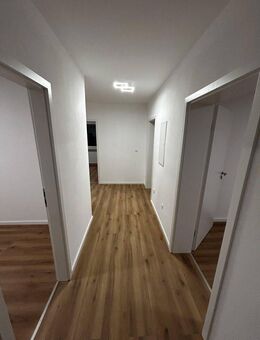 Moderne 75 m²-Wohnung mit Einbauküche, Balkon, Keller & Parkplatz - Baunatal