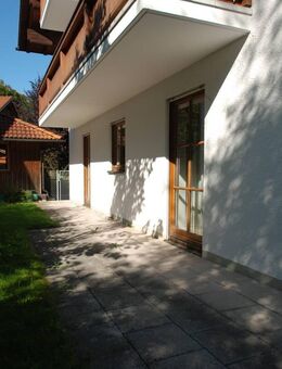 Großzügige Zwei-Zimmerwohnung mit Traumgarten - Iffeldorf
