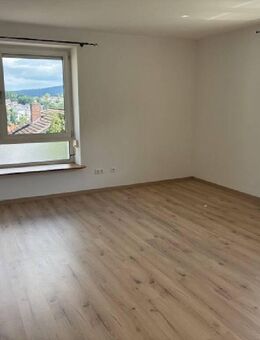 Gepflegte 4-Zimmer-Wohnung mit Balkon, Einbauküche und Garage in guter Wohnlage - Melsungen