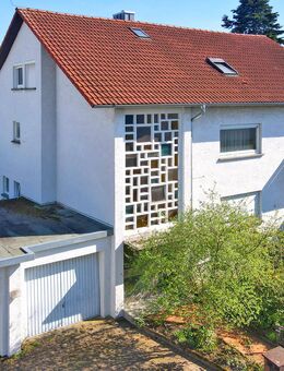 Charmantes Zweifamilienhaus mit großem Garten und ausgebautem Dach - Rastatt