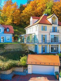 Einmaliges Anwesen mit historischem Nebengebäude und Blick über das gesamte Loisachtal! - Wolfratshausen