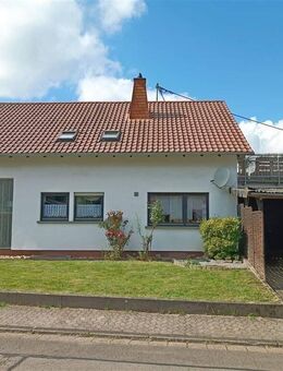 Welschbach: Gepflegtes Zweifamilienhaus in guter Lage - Illingen (Saarland)