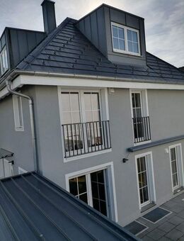 Schönes Walmdach-Doppelhaus mit großem Doppelcarport Top-Lage - Gilching