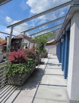 Wohnen über den Dächern von Vilsbiburg - 2 Zimmer Dachterrassenwohnung WE 7 mit Carport - Vilsbiburg
