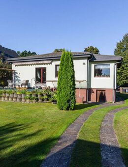 Waldnaher Bungalow in Woltersdorf - Mit Keller, Einbauküche, drei Bädern/WCs, Rollläden, Garage usw. - Woltersdorf (Brandenburg)
