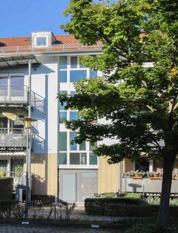 Sonnige 3-Zimmerwohnung mit Balkon + Dachzimmer und Stellplatz - Top Lage nahe Südstadtpark Fürth - Fürth
