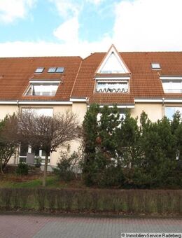 Ruhige, großzügige 2-Raum-Dachgeschoss-Wohnung mit Einbauküche - Radeberg