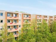 Bahnhofs- & seenah! Keller, Einbauküche, modernes Bad, Stellplatz: Dreizimmerwohnung in Strausberg - Strausberg