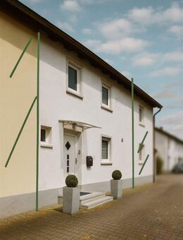 Ihr neues Zuhause: Stilvoll modernisiertes Reihenhaus mit Wohlfühlfaktor - Althengstett