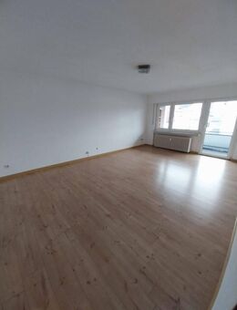 Helle 3 Zimmerwohnung mit großem Balkon in Rielasingen, Hauptstr. 13 zu vermieten - Rielasingen-Worblingen