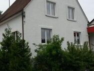 Gepflegtes Einfamilienhaus mit Grundstück, Garten, Garage, Stellplätze / 88447 Warthausen - Warthausen