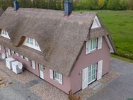 Moderne Doppelhaushälfte mit Reetdach und Sauna an der Ostsee (Ferienhaus) - Käuferprovisionsfrei - Boiensdorf