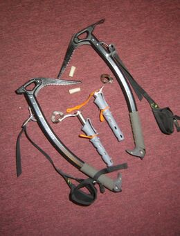 Zwei EDELRID Eisgeräte EXCALIBUR PRO mit Handgelenkschlinge - Dresden