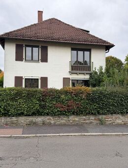 Freihstehendes Zweifamilienhaus mit Garage in bester Wohnlage von Idstein mit schönem Garten - Idstein