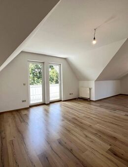 Großzügige Dachgeschosswohnung mit Blick ins Grüne! - ruhige und sonnige Lage - Gemünden (Main)