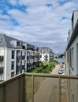 Wohnen am Wasser: Großzügige 2 ZKB-Wohnung mit EBK und Balkon mit Dahmeblick - Berlin