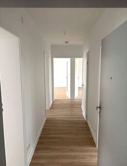 Geräumige 4-Zimmer-Wohnung mit Balkon in Amberg - Amberg