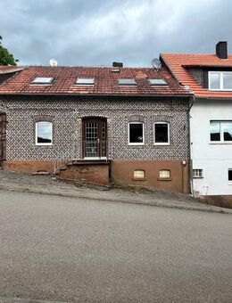 Provisionsfrei: Charmantes Mehrfamilienhaus mit viel Potenzial im Tourismusgebiet am Diemelsee - Diemelsee