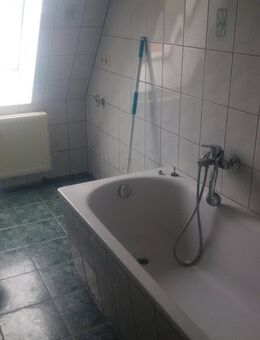 Hospitalstraße 15 - Dreiraumwohnung im Dachgeschoss - Weißenfels