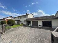 Traumhaftes Zweifamilienhaus mit großem Gartenanteil in idyllischer Lage! - Finsing
