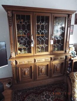 Massive Vitrine, Verglasung mit Zinnrahmen, mit kleiner Anrichte - Groß Rohrheim