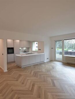 Bezugsfrei! Sanierte 4-Zi-Whg mit EBK, Balkon und TG-Stellplatz - Neuss