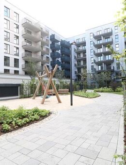 Lichtdurchflutete Eleganz: Großzügige Etagenwohnung mit Balkon und moderner Küche - Frankfurt (Main)