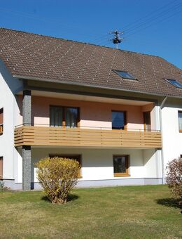 Großes gepflegtes Einfamilienhaus mit 3 Garagen und Garten in schöner Lage von Nusplingen - Nusplingen