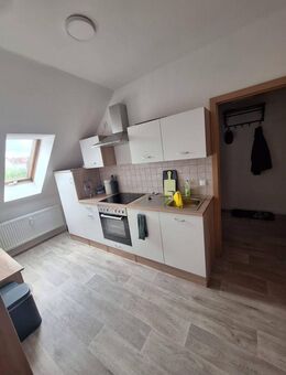 1-Zimmer-Dachgeschosswohnung mit möblierter Küche - Coswig (Anhalt)