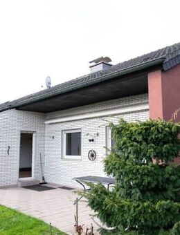 EFH im Bungalow Stil mit wohnlich ausgebautem Dachgeschoss und Garage "Nähe Waldborn" - Duisburg