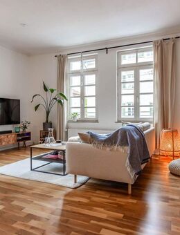STADTJUWEL - Modernisierte 4,5-Zimmer-Wohnung 103 m² mit Balkon und Außenstellplatz in Bad Cannstatt - Stuttgart