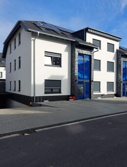 NE-Holzheim Neubau 2023: helle 3Zi, offene Küche, Diele, 2 Bäder, Balkon, Wfl. 71 m², PKW-Stellplatz! - Neuss