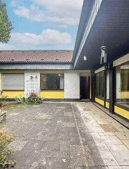 Leverkusen-Rheindorf: Wohnhaus mit Büro, Garten & Wellness - ca. 298 m² Wohn-/Nutzfläche - Leverkusen